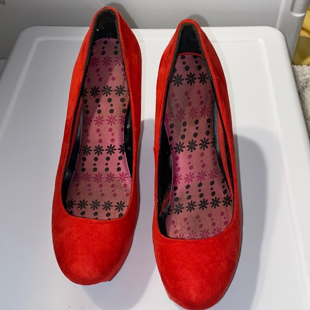 Red wedges
